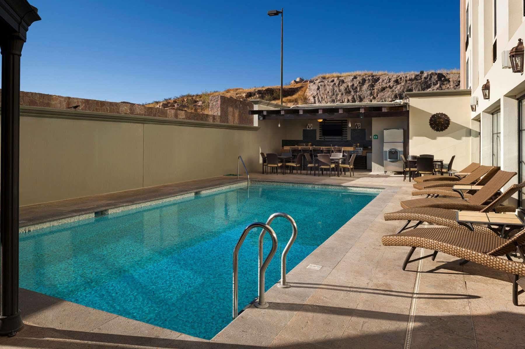 Hotel Wingate By Wyndham Chihuahua Extérieur photo
